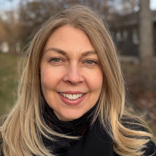 Headshot of Suzanne Main-Wegielnik, CP