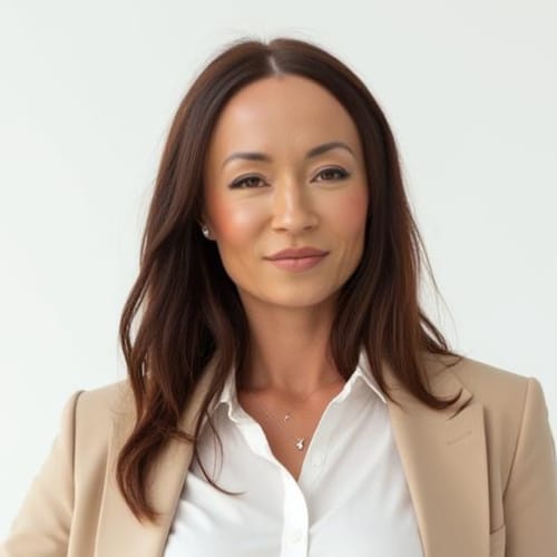 Headshot of Bella Ozdemir, LMHC