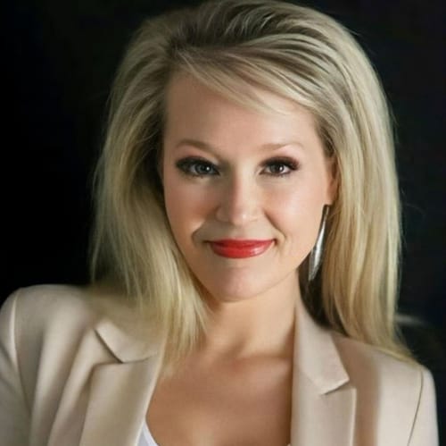 Headshot of Kelly Beck, LPC
