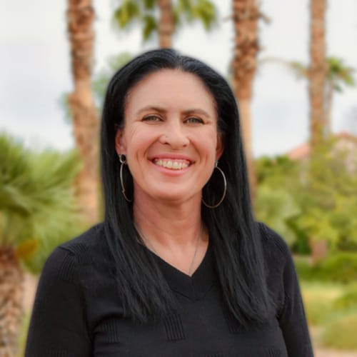 Headshot of Ani Saraydarian-Roe, LCSW