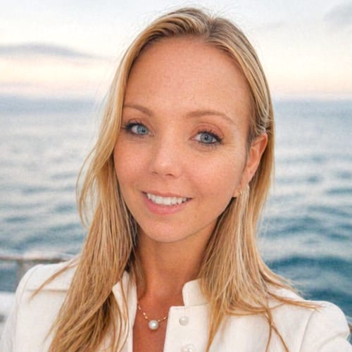 Headshot of Nikki Mckenzie, LMHC