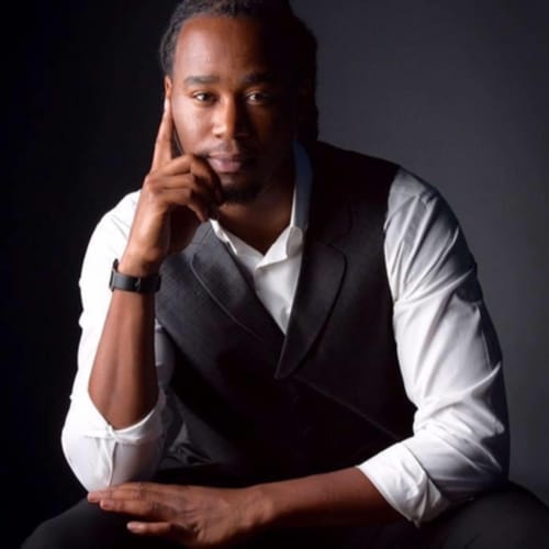 Headshot of De'Shaun Thornton, LPC