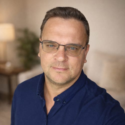 Headshot of Dmitriy Trojanov, LCSW