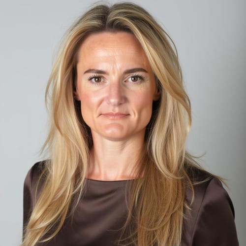 Headshot of Elizabeth Carroll, LPCC