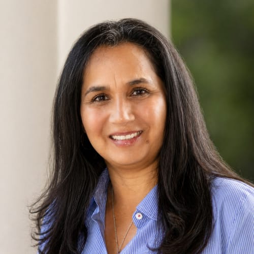 Headshot of Olga Flores Chen, LCSW