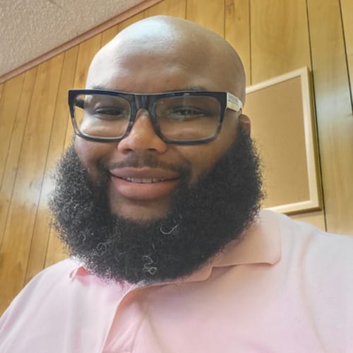 Headshot of De’Yonte Adams, LMHC