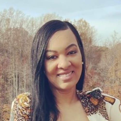 Headshot of Saqueita Russell, LPC