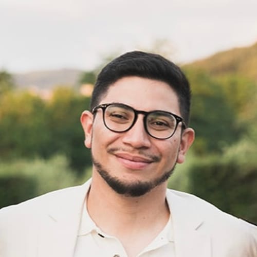 Headshot of Giovanney Mendoza, LCSW