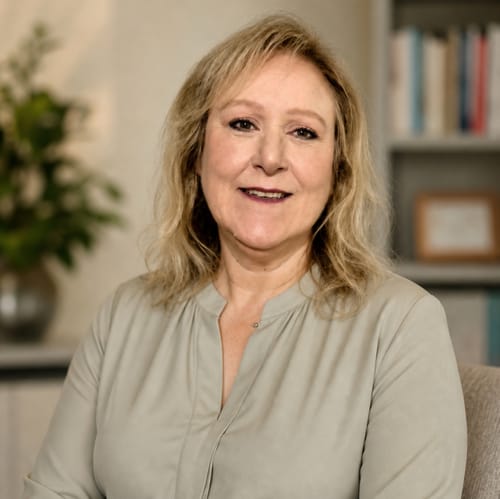 Headshot of Susan Martinelli, LCSW