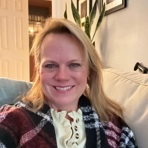 Headshot of Amy Thomas-Harmon, LCSW