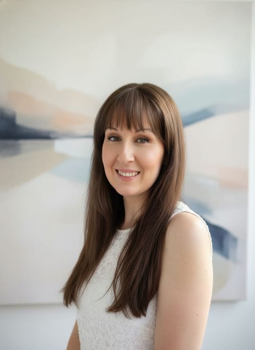 Headshot of Stefani Tountzios, LCSW