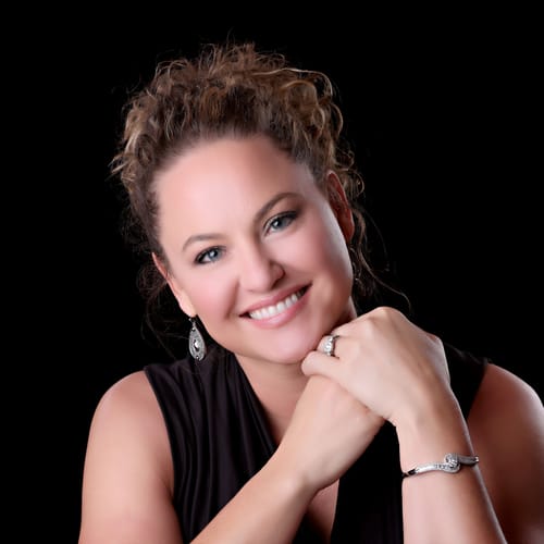 Headshot of Shoni Graves, APRN