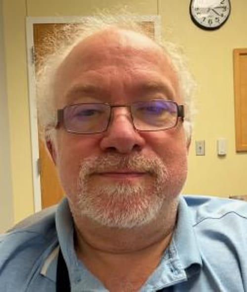 Headshot of Stephen Devecchis, LCSW