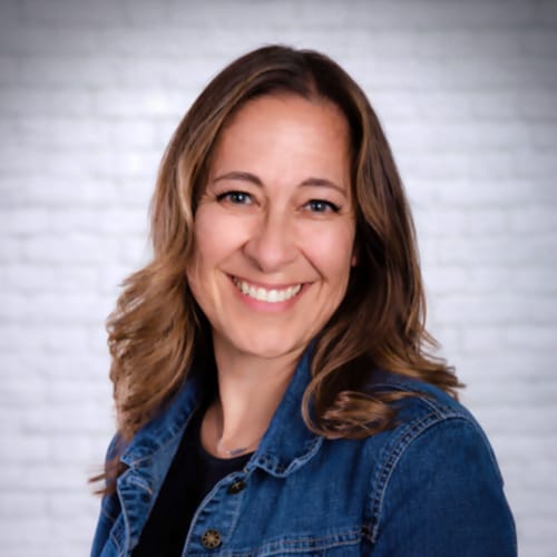 Headshot of Karen Luna, LMFT
