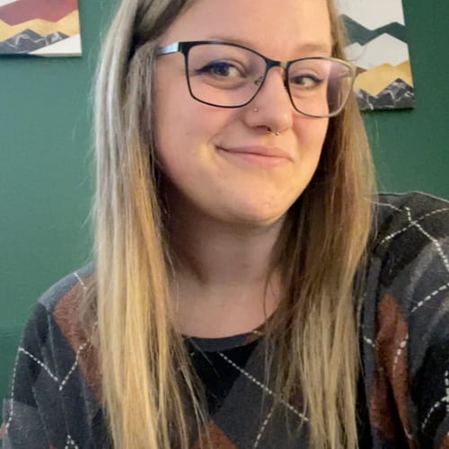 Headshot of Elaina Schuh, LMFT