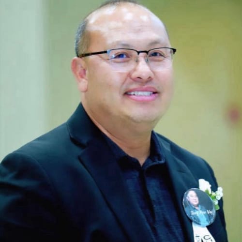 Headshot of Teng Vang, LMFT