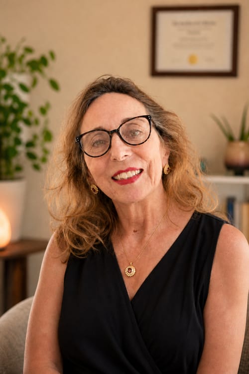Headshot of Janine Schiavoni, LCSW