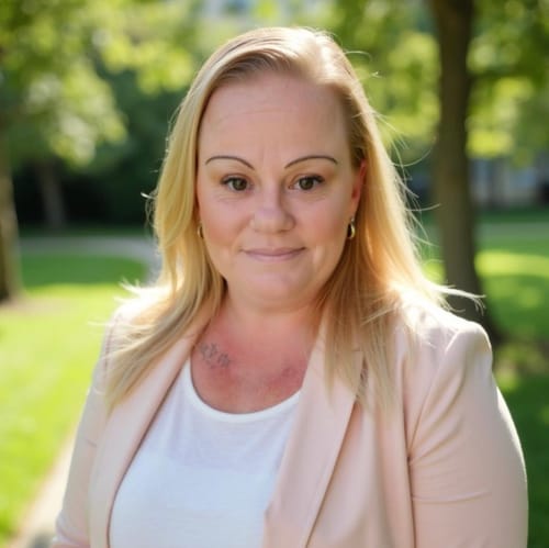 Headshot of Laura Reeves, LPC
