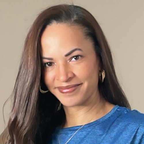 Headshot of Mignolia Placencia, LPC