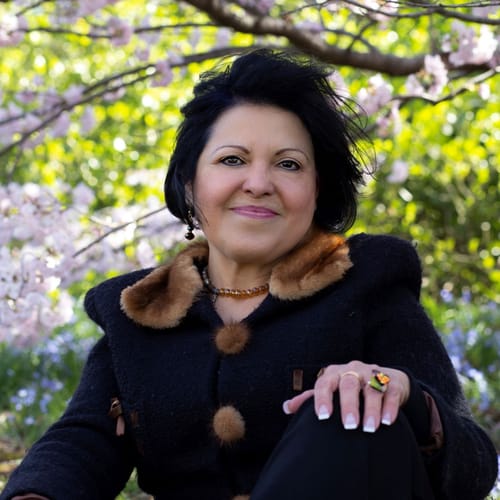 Headshot of Elizabeth Alanis, LCSW