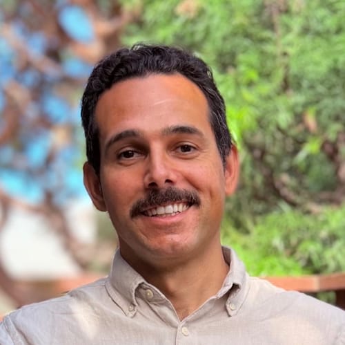 Headshot of Mateo Leonardo, LMFT