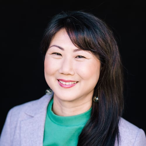 Headshot of Vivien Chia, LMFT