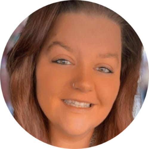 Headshot of Ashley Simos, LCSW