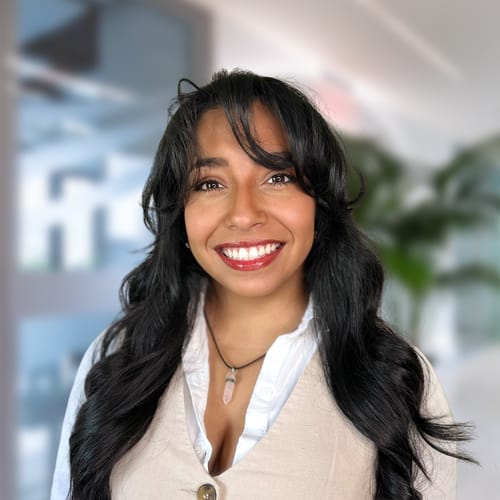 Headshot of Yesenia Willis, LCSW