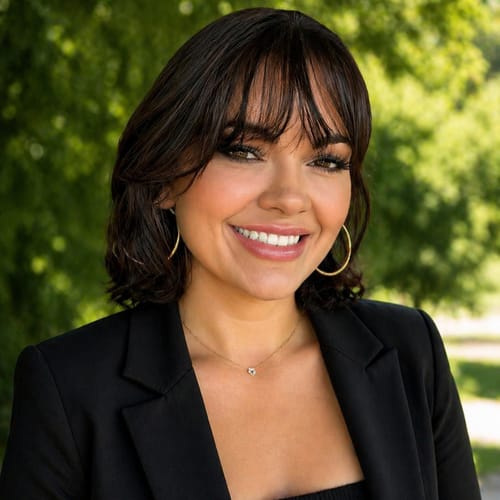 Headshot of Lauren Holder, LCSW