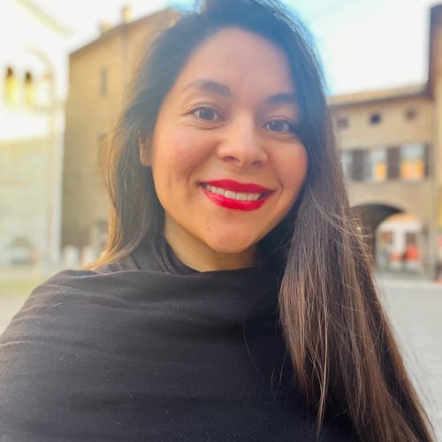 Headshot of Diana Mandujano, LMFT