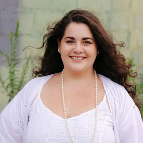 Headshot of Avonlea Veilleux, LCSW
