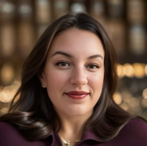 Headshot of Jecksenia Chaparro, LCADC
