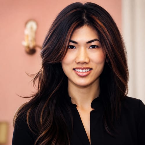 Headshot of Elle Lee, LMFT