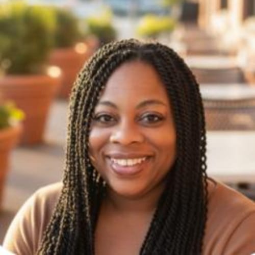 Headshot of Nuria Lynch-Comer, LCSW