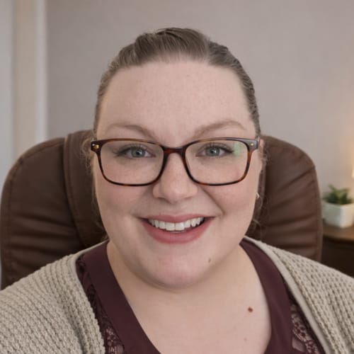 Headshot of Clara Soles, LMHC