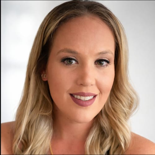Headshot of Vanessa Davis, LMFT