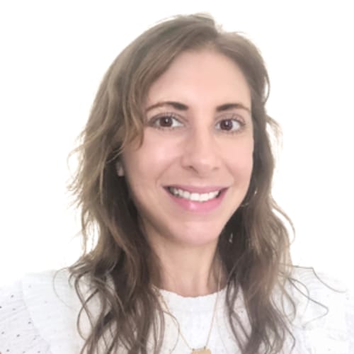 Headshot of Leana Scibetta, LCSW