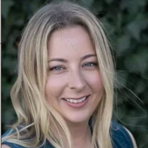 Headshot of Ashley Lakely, LMFT