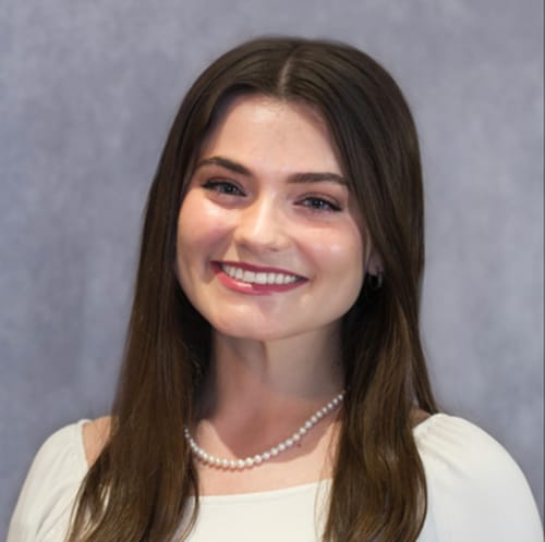 Headshot of Arya Tsay-Jones, LPC