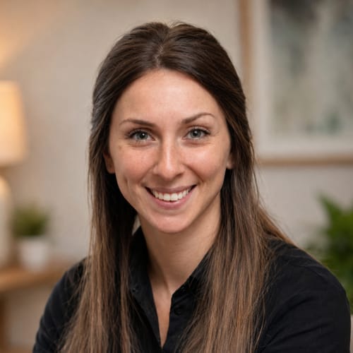 Headshot of Olivia Elmann, LICENSED_PSYCHOLOGIST