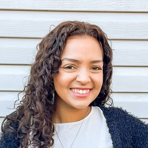 Headshot of Darlene Aviles Perez, LMFT