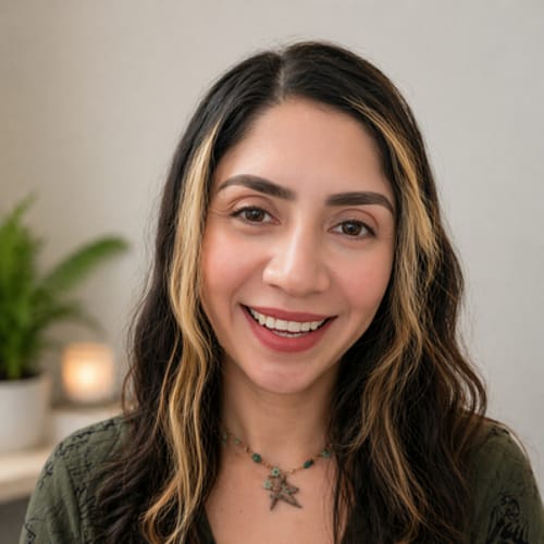 Headshot of Mayra Plascencia, LMFT