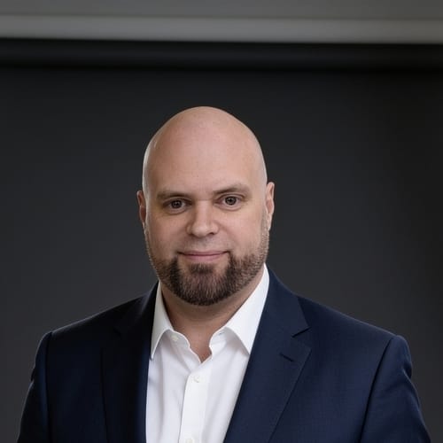 Headshot of Matthew Carlson, LPCC