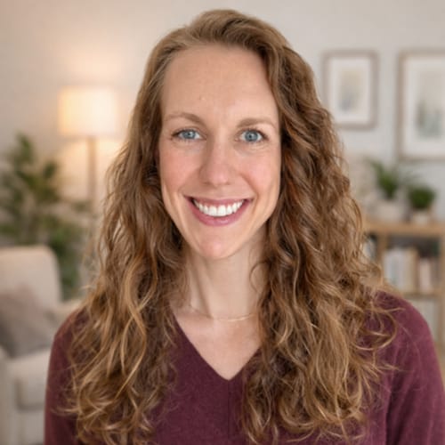 Headshot of Julia Solari, LPC