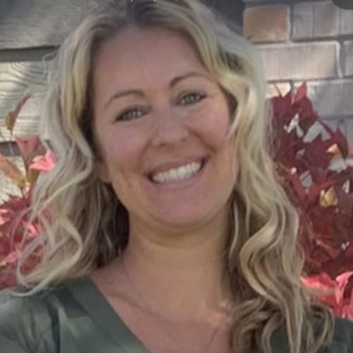 Headshot of Shannon Niven, LPC