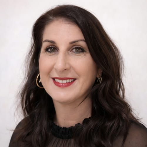 Headshot of Lori Menendyan, LCSW
