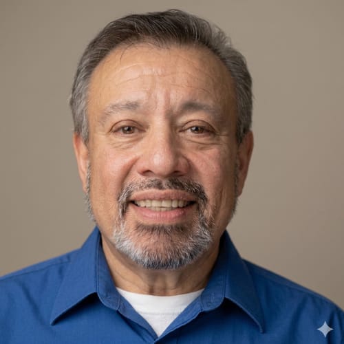 Headshot of Manuel Molina, LPC