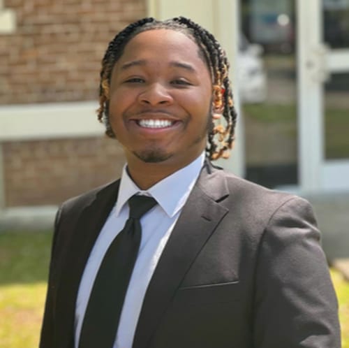 Headshot of Shavez Pinestraw, LMHC_OUT_OF_STATE