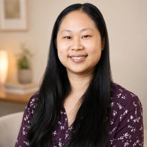 Headshot of Mai Lor Moua, LICSW