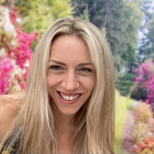 Headshot of Dana Davino, LMHC